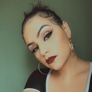 Meet your Posher, Adrianna